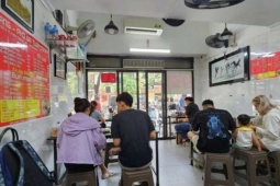 Giá xăng dầu "rời" đỉnh, vì sao giá hàng ăn, thực phẩm vẫn "nóng"?