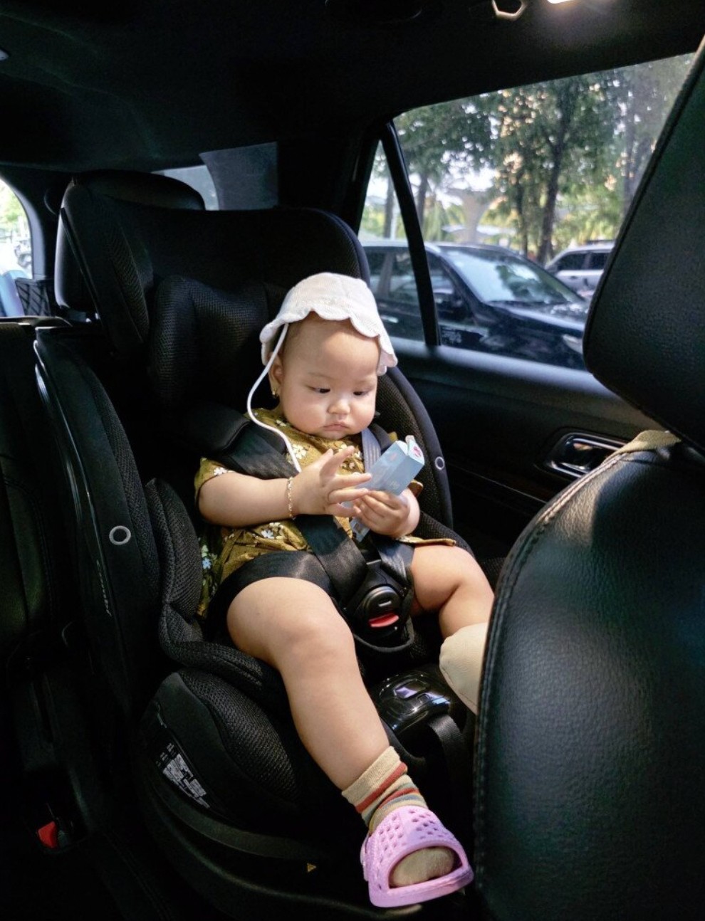 Vẻ hài hước đáng yêu của bé Harley nhà H'Hen Niê.