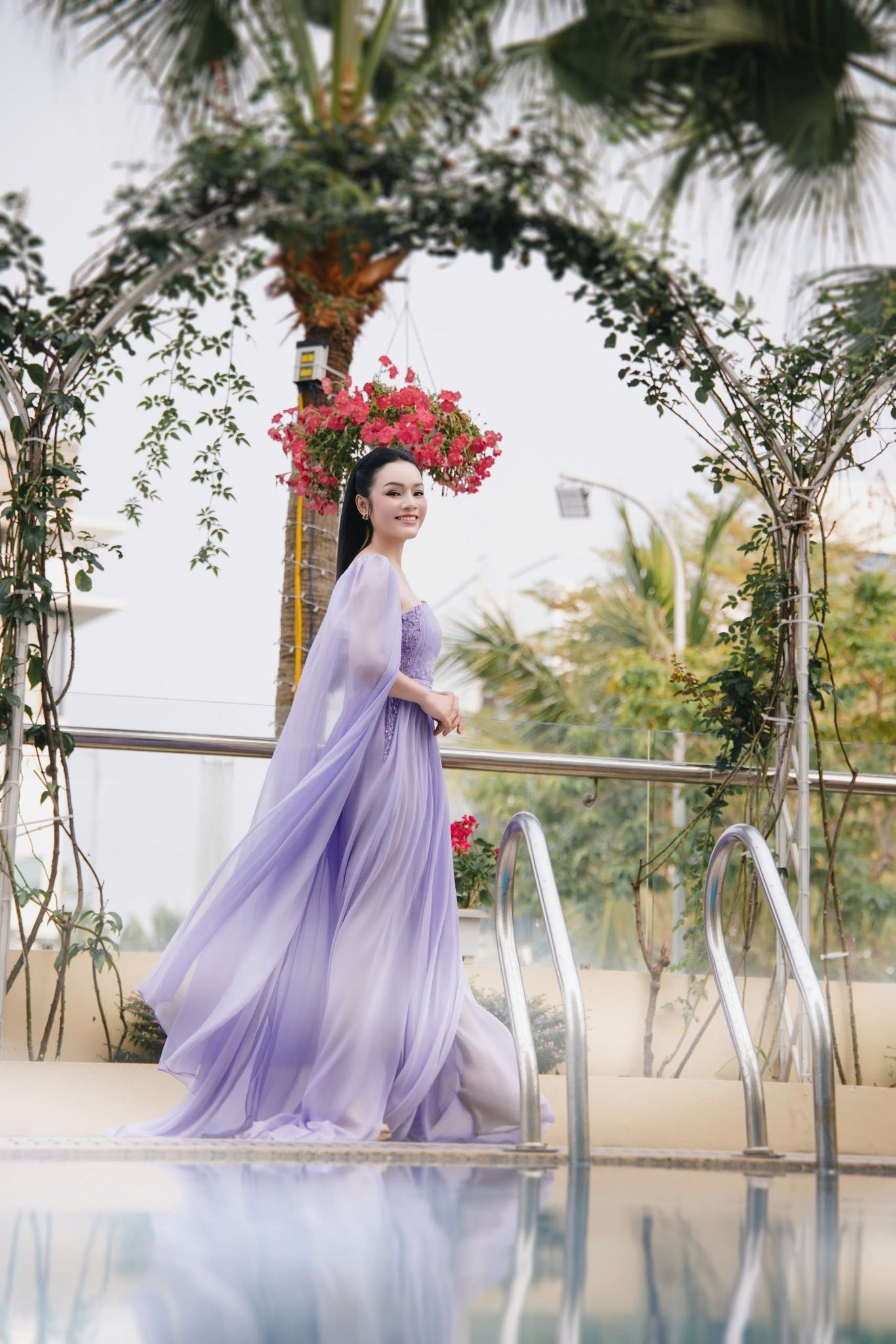 NSƯT Tân Nhàn khoe nhan sắc 'hack tuổi' trong biệt thự 10 phòng ngủ đẹp như mơ - 3