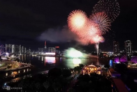 Những điểm hẹn lãng mạn ngắm pháo hoa dịp 30/4 tại TP HCM