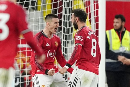 MU thắng 2 trận liên tiếp: Carrick ca ngợi Casemiro - Fernandes, gửi chiến thư tới Liverpool