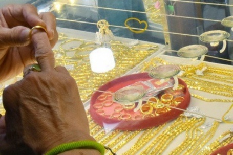 Giá vàng hôm nay, 28-4: Tiếp tục lao dốc