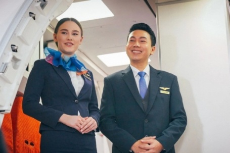 Tiếp viên hàng không tiết lộ sự thật đằng sau lời chào khi khách lên máy bay