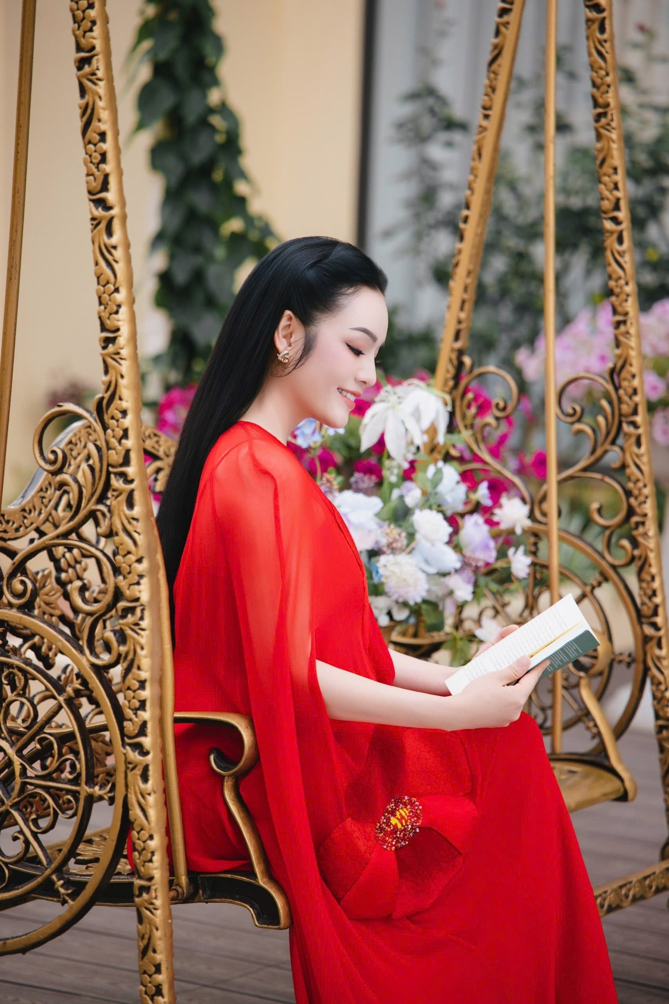 NSƯT Tân Nhàn khoe nhan sắc 'hack tuổi' trong biệt thự 10 phòng ngủ đẹp như mơ - 6