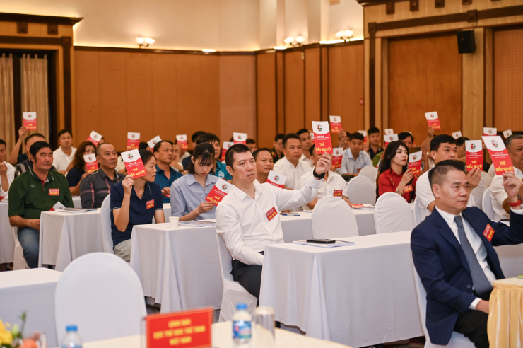 BLV Quang Huy (áo trắng) làm&nbsp;Phó Chủ tịch VFV&nbsp;nhiệm kỳ 2026-2031