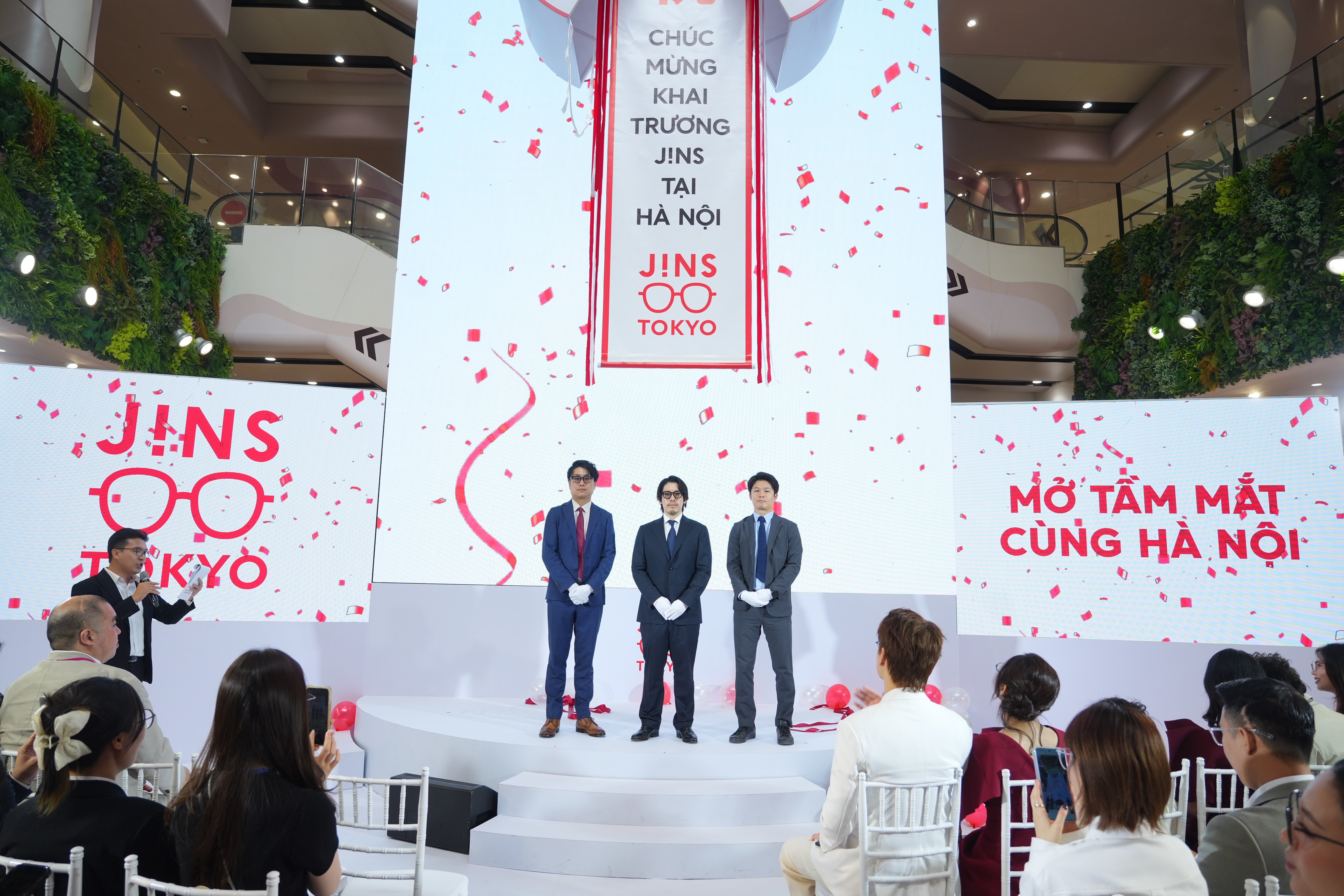 Cửa hàng JINS đầu tiên tại Hà Nội chính thức khai trương tại TTTM AEON MALL Hà Đông.