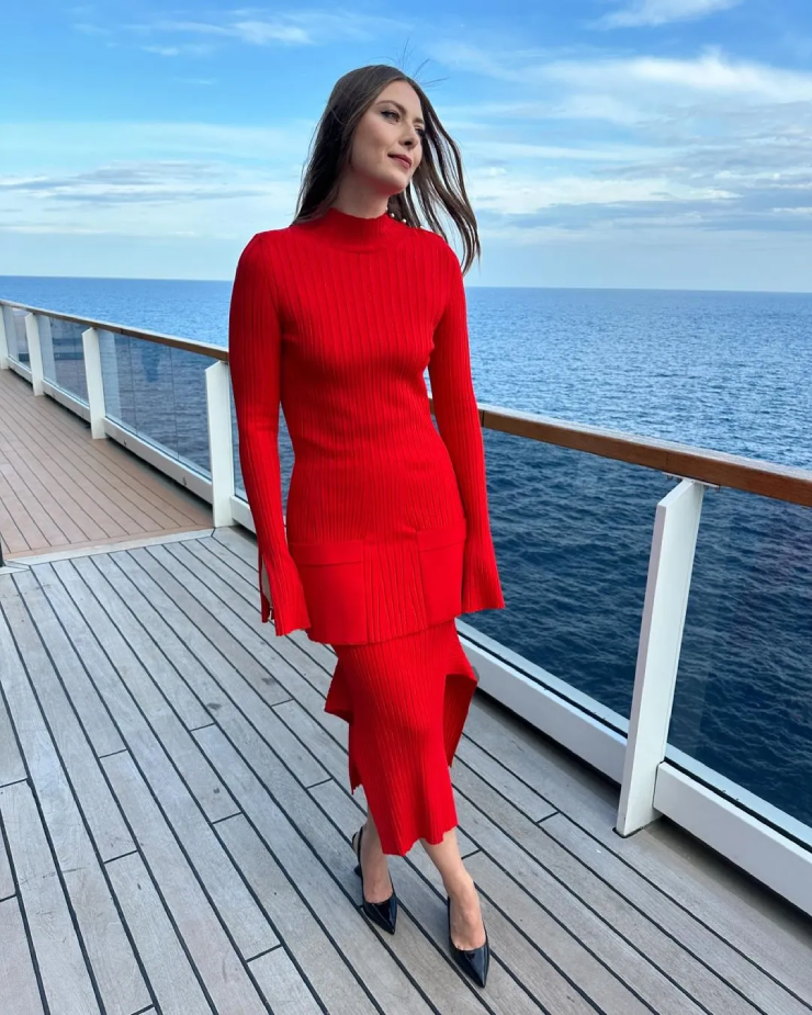 Sharapova mặc áo xẻ sâu lấp ló "vòng 1", tuổi 39 vẫn đẹp tựa nữ thần - 6