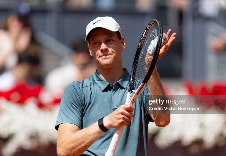 Jannik Sinner&nbsp;dễ dàng vượt qua Cameron Norrie, giành vé vào&nbsp;vào tứ kết Madrid Open