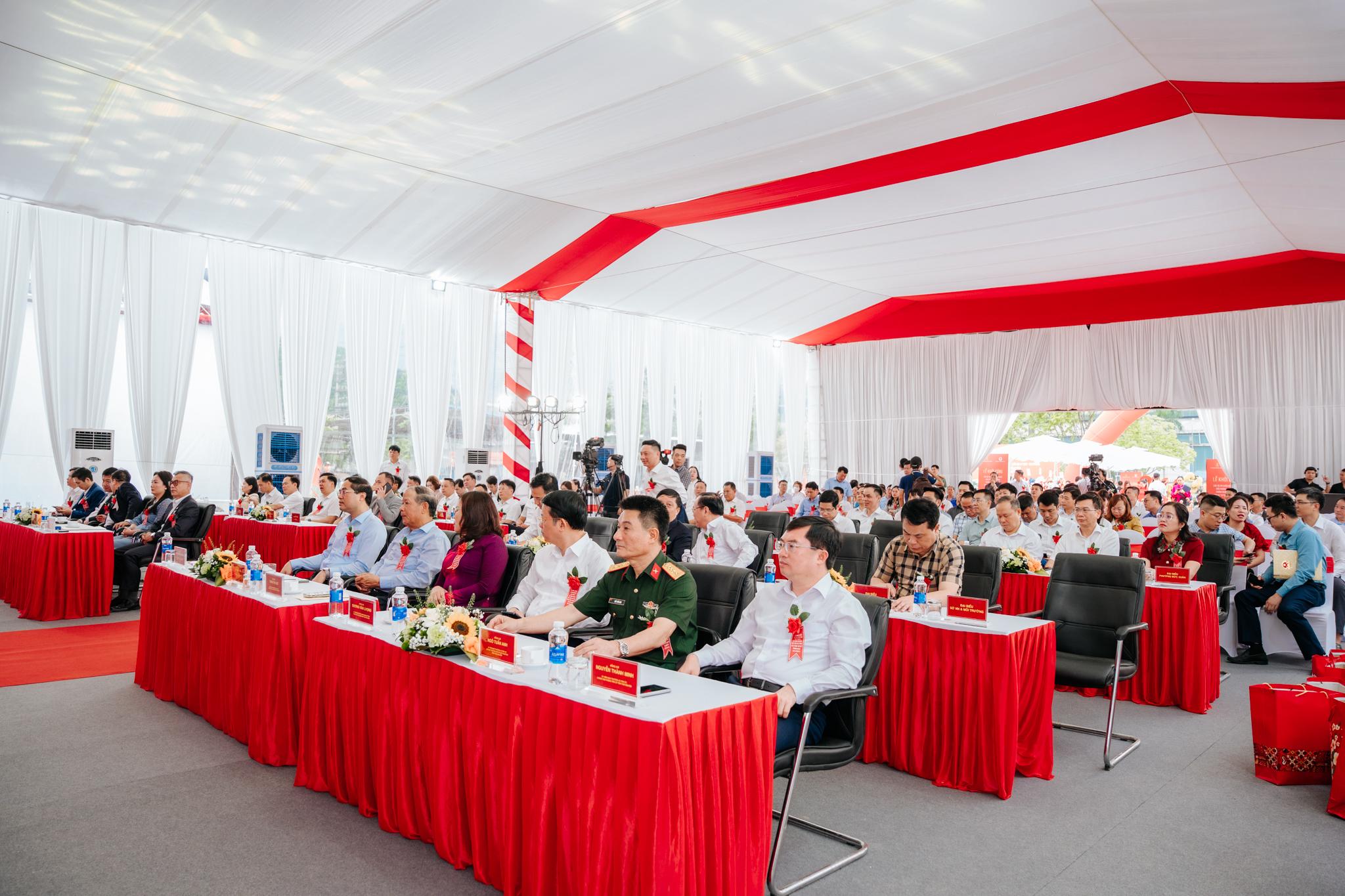 Đại biểu lãnh đạo các cấp, đại diện Tập đoàn Onsen Fuji và đối tác tham dự lễ khởi công dự án.