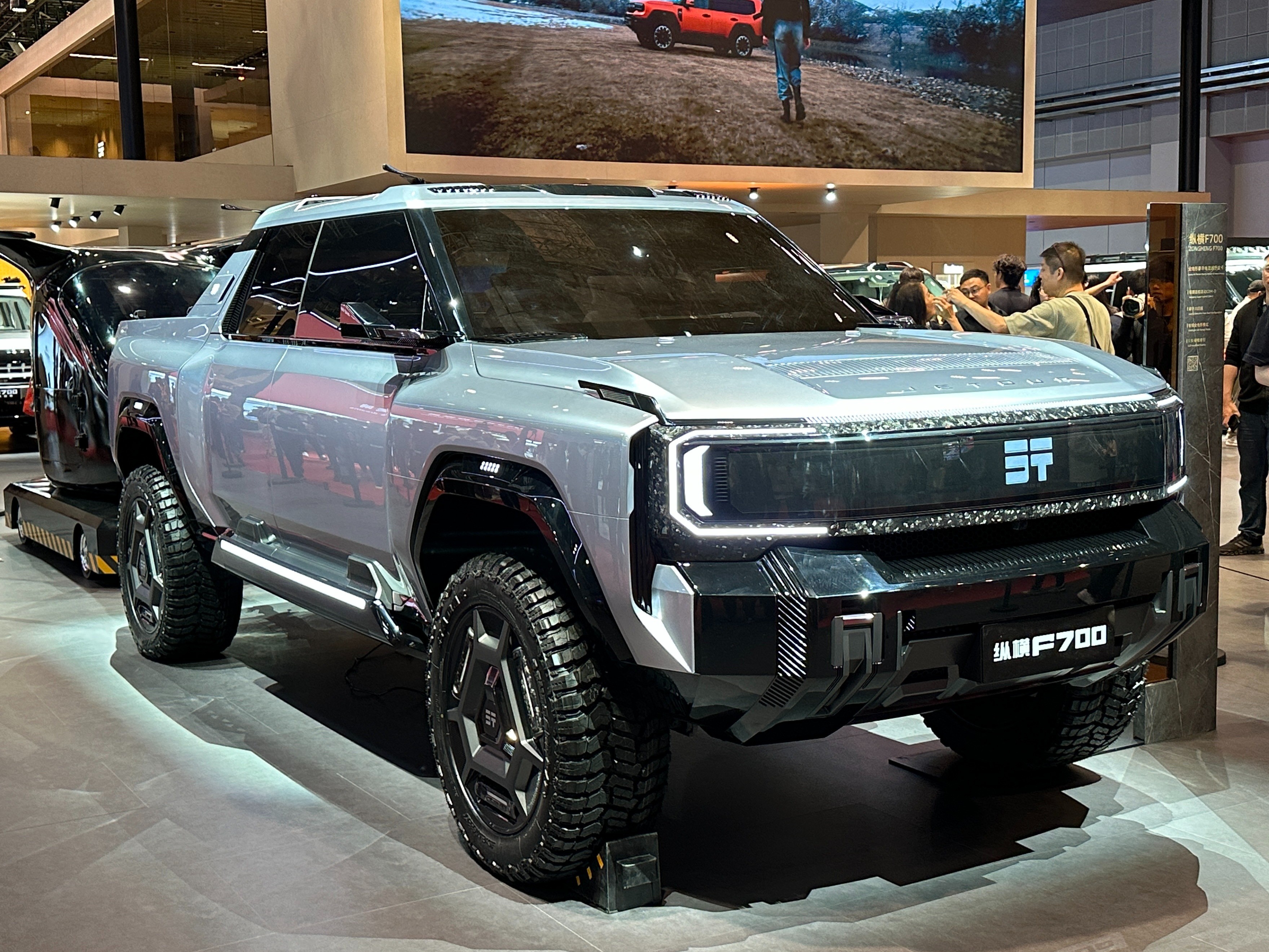 Jetour F700, đây là mẫu concept gây chú ý với cấu hình 4x4 và 6x6.