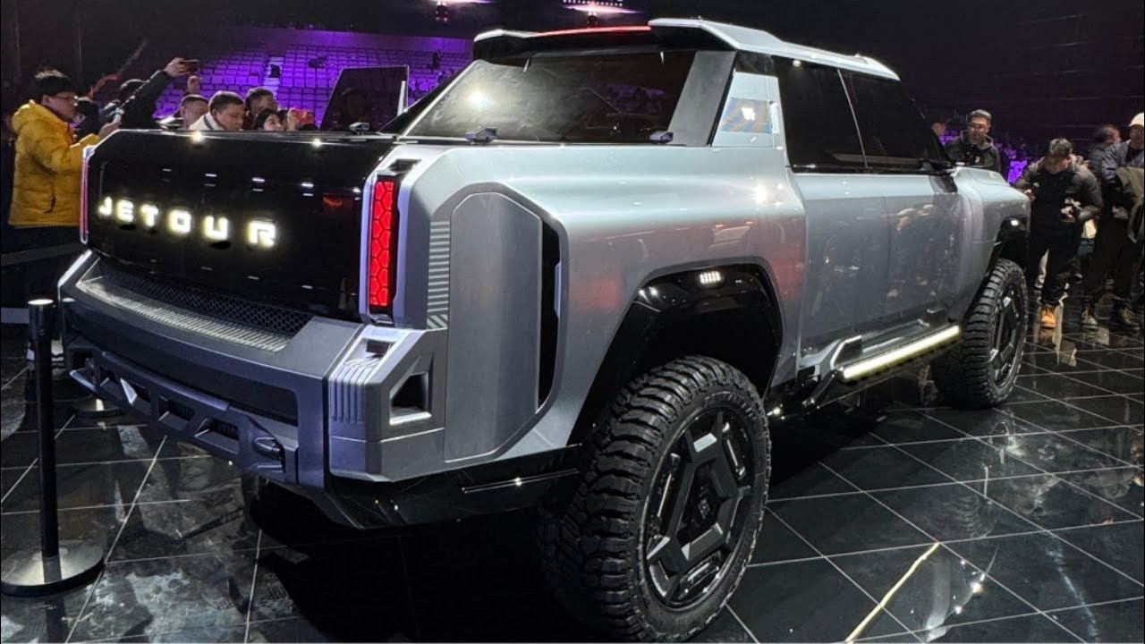 Mẫu xe này thu hút sự chú ý nhờ phong cách táo bạo, cấu hình dẫn động đã dạng.