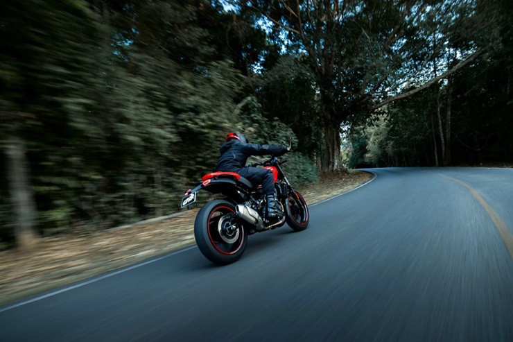 Royal Enfield Guerrilla 450 Apex 2026 ra mắt: Roadster “lột xác” đậm chất thể thao - 5