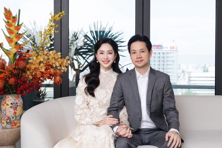 Căn hộ nằm trên tầng 22, có sân vườn riêng và tầm nhìn hướng về trung tâm thành phố. Không gian được đánh giá có vị trí đắc địa, thoáng đãng giữa khu vực trung tâm.