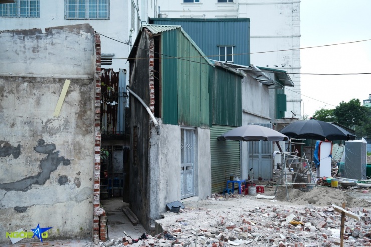 Tuyến đường nối khu đô thị Đồng Tàu với đường Giải Phóng (phường Hoàng Mai, Hà Nội), dài khoảng 470 m, mặt cắt rộng 30 m, hiện đang được thi công sau khi hoàn tất giải phóng mặt bằng. Tuyến bắt đầu từ khu đô thị Đồng Tàu, đi qua hẻm 1141/94/46 Giải Phóng và kết thúc tại ngõ 1277 Giải Phóng. Sau quá trình giải tỏa, dọc hai bên tuyến xuất hiện nhiều căn nhà có hình dạng siêu mỏng, méo mó do phần diện tích đất còn lại bị chia cắt, ảnh hưởng đến mỹ quan đô thị.