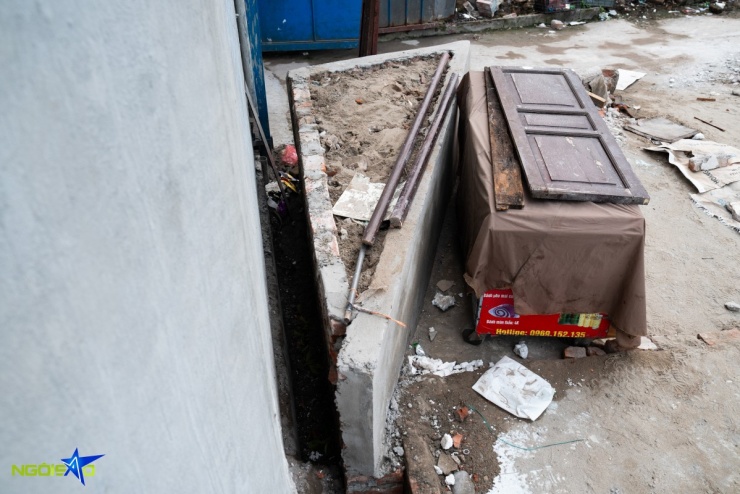 Thửa đất hình tam giác này có diện tích ước khoảng 1,5 m2, rất nhỏ nhưng vẫn được chủ tận dụng để xây dựng.