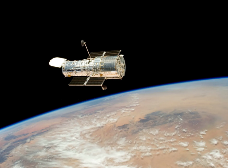 Kính viễn vọng không gian Hubble trên quỹ đạo Trái Đất. Ảnh: NASA/ESA/Hubble / SWNS