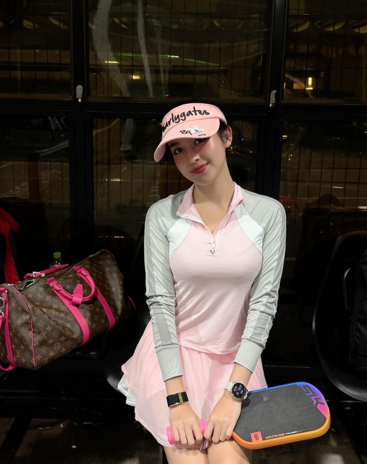 Huyền My đầu tư tủ đồ để chơi pickleball 7 tiếng một ngày - 3