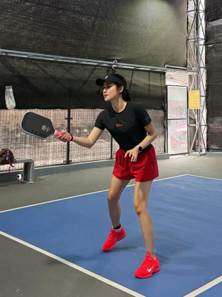 Huyền My đầu tư tủ đồ để chơi pickleball 7 tiếng một ngày - 5