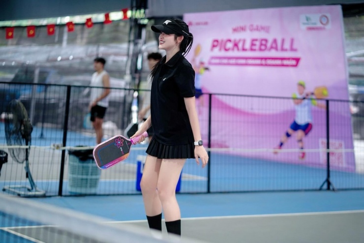 Huyền My đầu tư tủ đồ để chơi pickleball 7 tiếng một ngày - 7