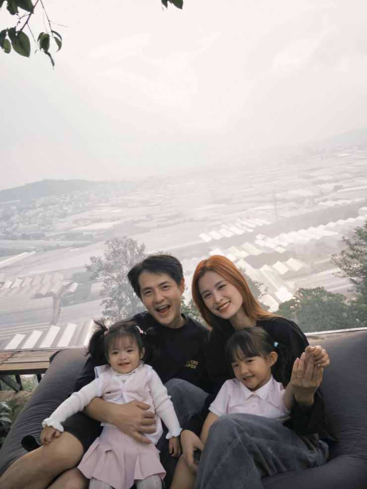 Ảnh sao 29/4: Quốc Trường làm vệ sĩ hộ tống Ngọc Trinh ra phố - 7