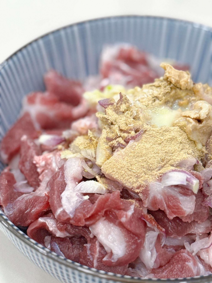 Loại thịt rẻ hơn thịt bò, dễ ăn hơn thịt cừu, làm món nướng theo cách này thơm phức, vạn người mê - 3