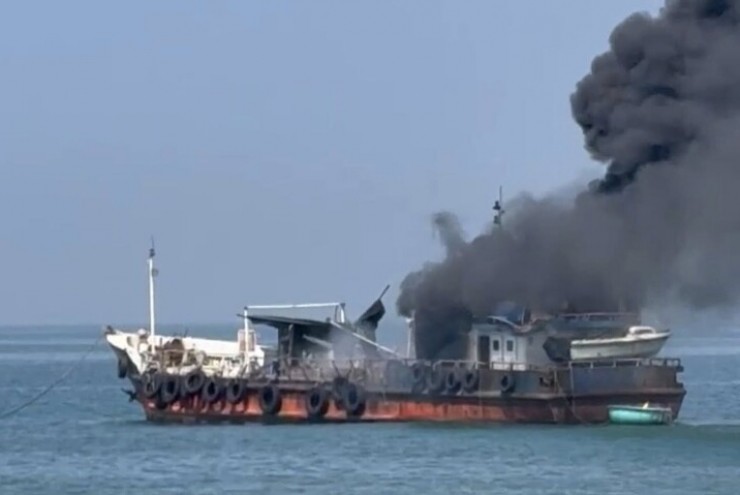 Tàu chở dầu bốc cháy trên biển Lâm Đồng, 1 người mất tích