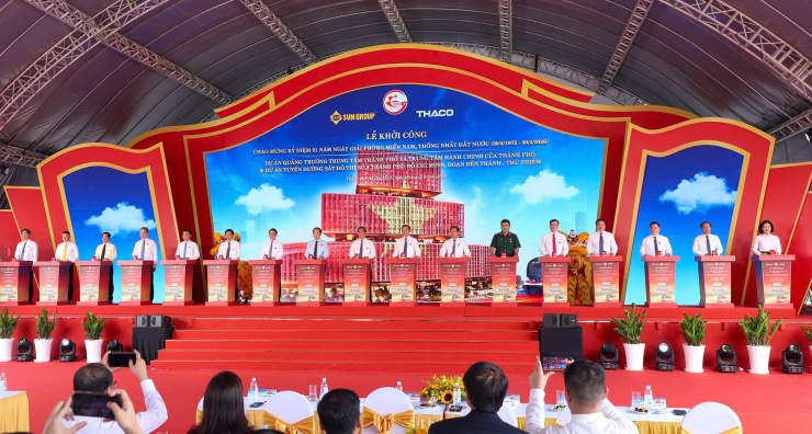 Lãnh đạo, nguyên lãnh đạo Trung ương, TPHCM thực hiện nghi thức khởi công dự án