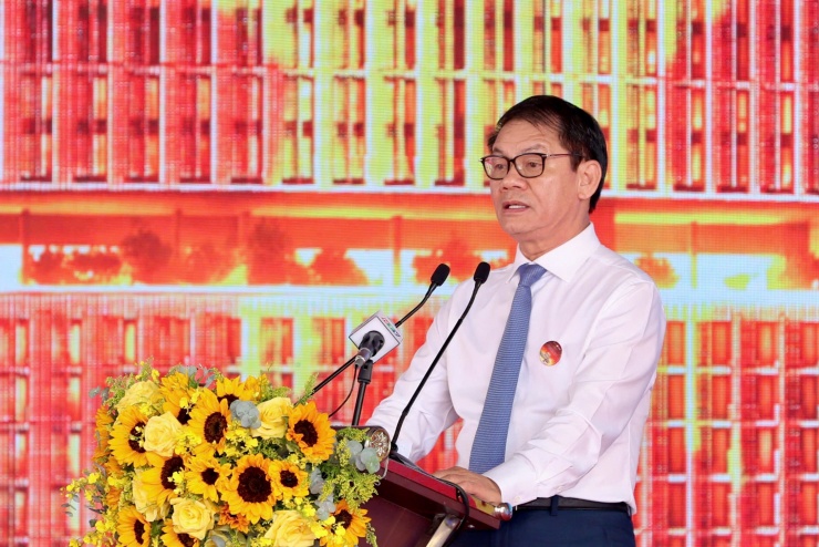 Chủ tịch Hội đồng Quản trị Thaco Trần Bá Dương phát biểu tại lễ khởi công