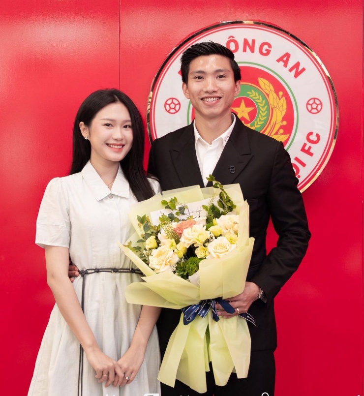 Doãn Hải My xuất hiện tươi tắn cùng Đoàn Văn Hậu giữa tháng 4.