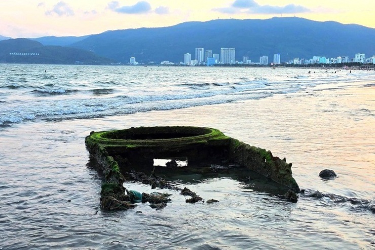 Phát hiện súng AR15, đạn pháo khi trục vớt xe tăng ở biển Quy Nhơn - 5