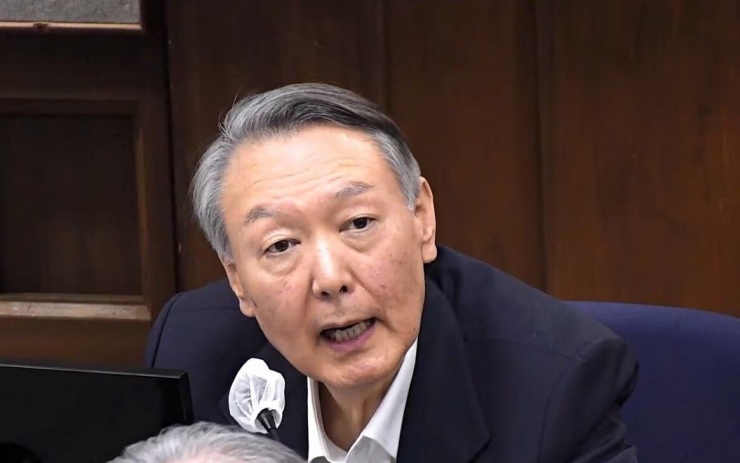 Cựu Tổng thống Hàn Quốc Yoon Suk Yeol hầu tòa. Ảnh Jiji Press.