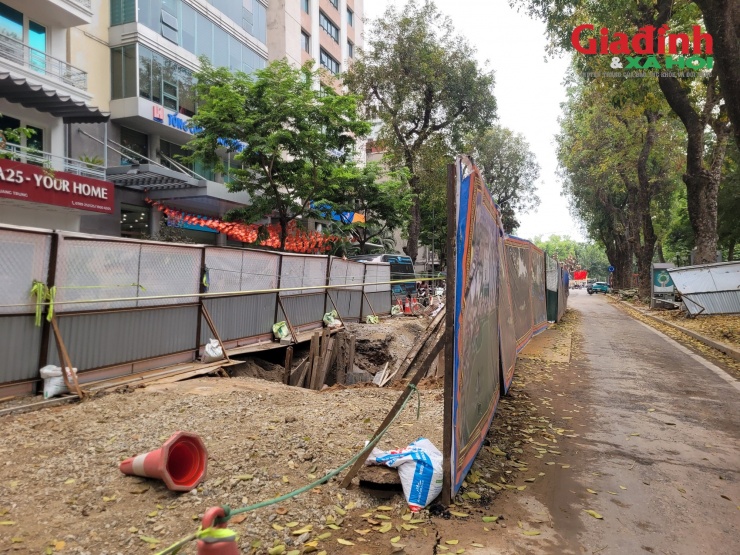 Theo Sở Xây dựng Hà Nội, dự án thuộc chương trình đầu tư xây dựng chống úng ngập cục bộ cho một số điểm thuộc khu vực nội đô. Hạng mục chính gồm xây dựng các tuyến cống thoát nước mới dọc các phố Quang Trung và Quán Sứ với kích thước từ BxH=(1,2x0,6)m đến (2x2)m trên địa bàn các phường Hai Bà Trưng, Hoàn Kiếm và Cửa Nam.