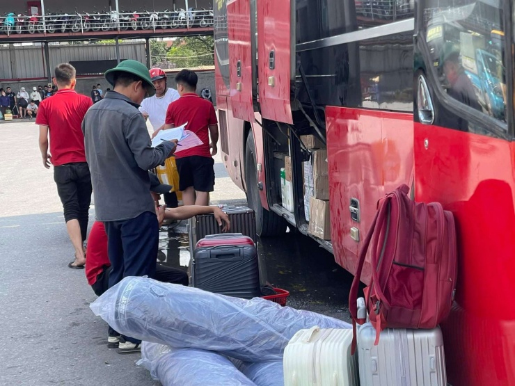 Hành lý của hành khách được các nhà xe bố trí sắp xếp vào khoang hàng hoá.