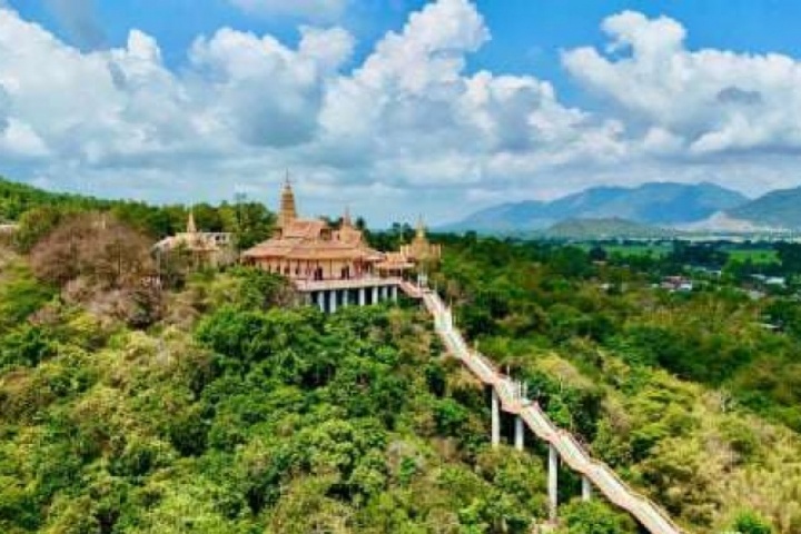Tà Pạ - ngôi chùa lơ lửng giữa mây ngàn ở vùng Bảy Núi, An Giang