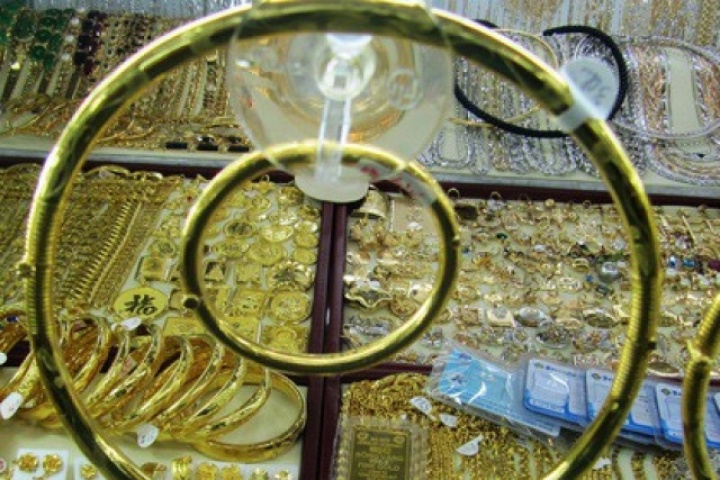 Tối 29-4, giá giảm tiếp, người mua vàng SJC, vàng nhẫn 1 tháng qua lỗ 15 triệu đồng