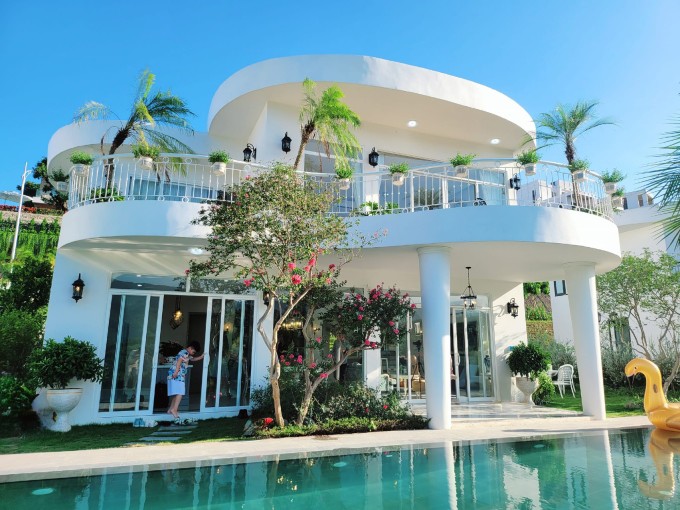 Loạt cơ ngơi bề thế của diễn viên Mạnh Trường - 4