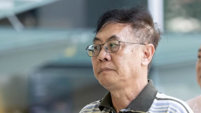 Ông Low Kok Peng đến Tòa án Nhà nước vào ngày 24/ 4/2026. Ảnh: CNA/Ili Mansor