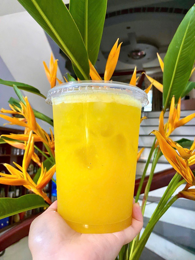 Nước ép dứa được nhiều người tiêu dùng yêu thích vì hương vị thơm ngon.