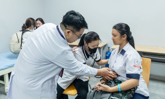 Học sinh tìm hiểu ngành Y tại Đại học Văn Lang hôm 14/3. Ảnh: Fanpage Khoa Y - Trường Đại học Văn Lang