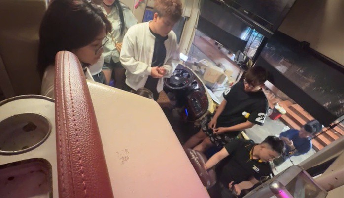 Hành khách bức xúc cự cãi với nhân viên nhà xe