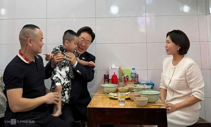 Quán phở tại số 40 Đinh Liệt được Tổng thống Hàn Quốc Lee Jae Myung ghé ăn. Ảnh: Hoàng Giang