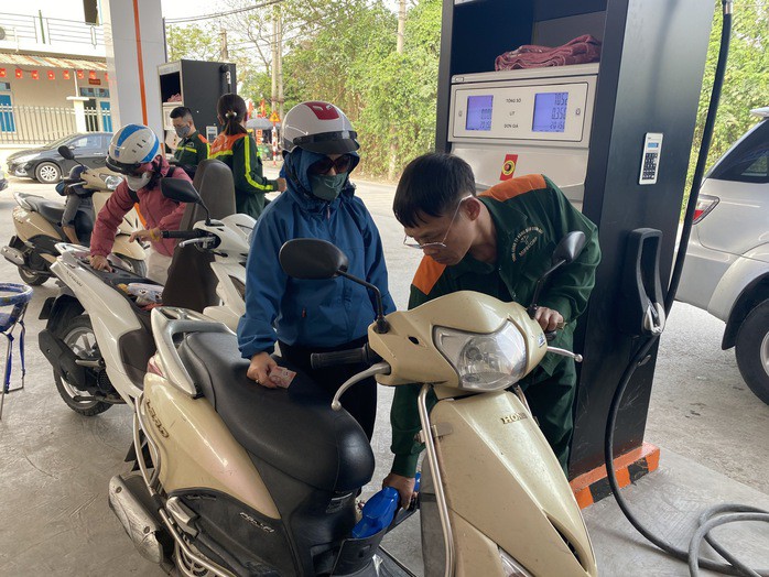 Giá xăng dầu được điều chỉnh từ 15 giờ ngày 29-4