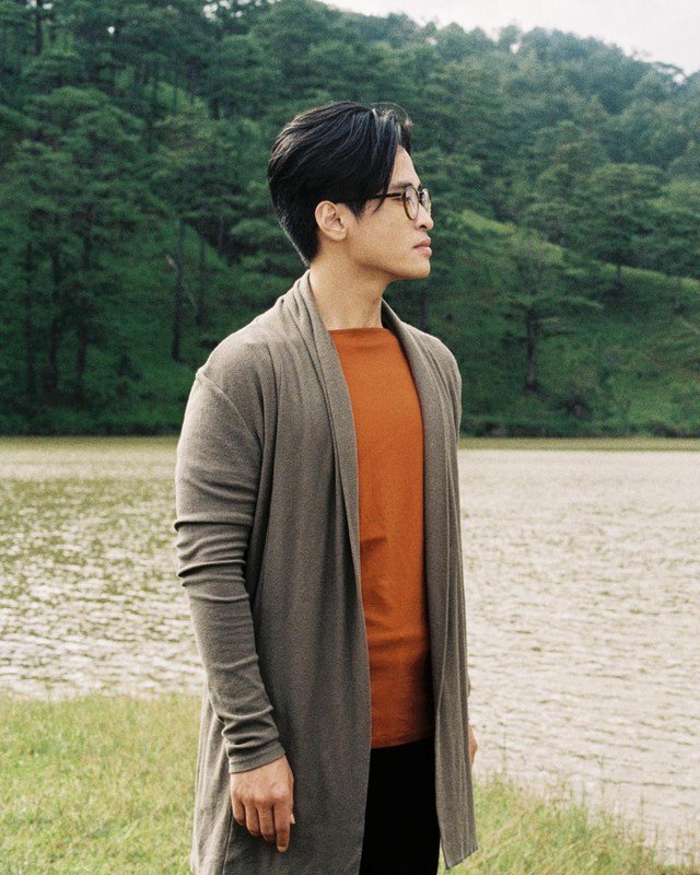 Ở tuổi U50, quý ông Vbiz hát 'Tháng Tư là lời nói dối của em' vẫn độc thân, chăm làm từ thiện - 1