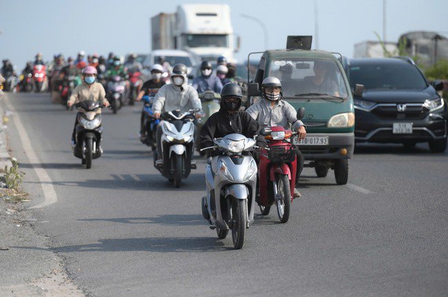 Giao thông cửa ngõ phía Tây đang ùn tắc.