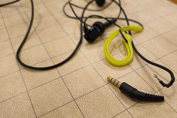 Cái bẫy của những cặp tai nghe giá rẻ người mua nên biết - 2