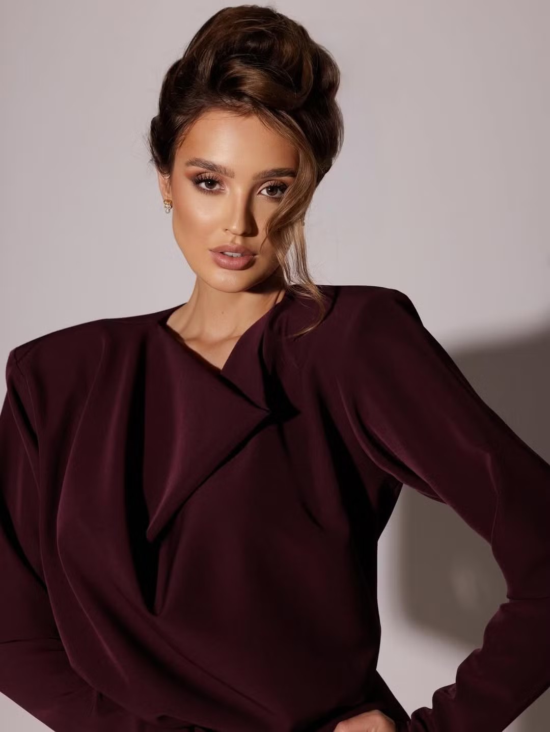 Người đẹp đầu tiên tới Việt Nam thi Hoa hậu Thế giới - 24