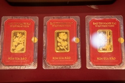 Bỏ 700 triệu mua vàng giá đỉnh, lỗ hơn 60 triệu: Cắt lỗ hay giữ tiếp?