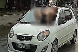 Clip gây sốc: Người đàn ông nằm trên capo ô tô đang chạy giữa phố Hà Nội