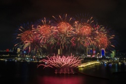 Một ngày hai lần pháo hoa: Quảng Ninh trở thành tâm điểm du lịch dịp 30/4 – 1/5