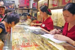 Giá vàng đồng loạt giảm rất mạnh